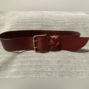 Elegant Women's Brown Leather Belt